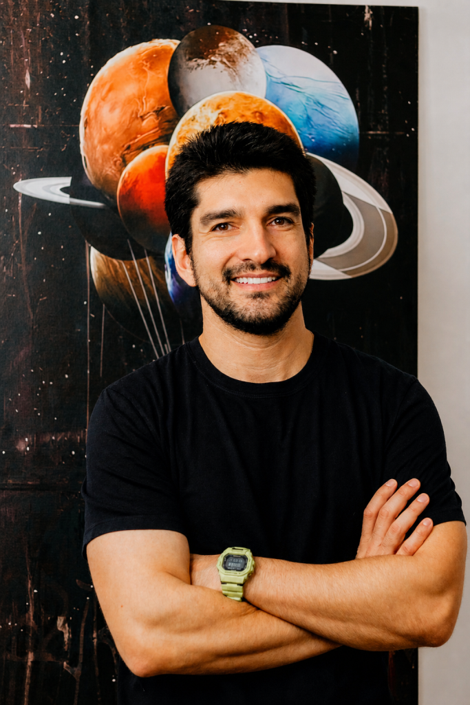 Lucas Castilhos de Souza, cofundador da Casa do Viajante — conheça mais sobre a Casa do Viajante nesta página